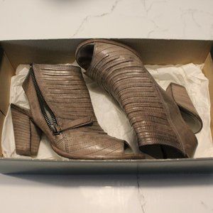 Cayanne Stone Leather by Paul Green